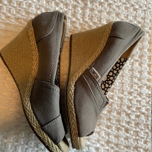 TOMS Michelle Wedge shoes 5.5M - Picture 1 of 5